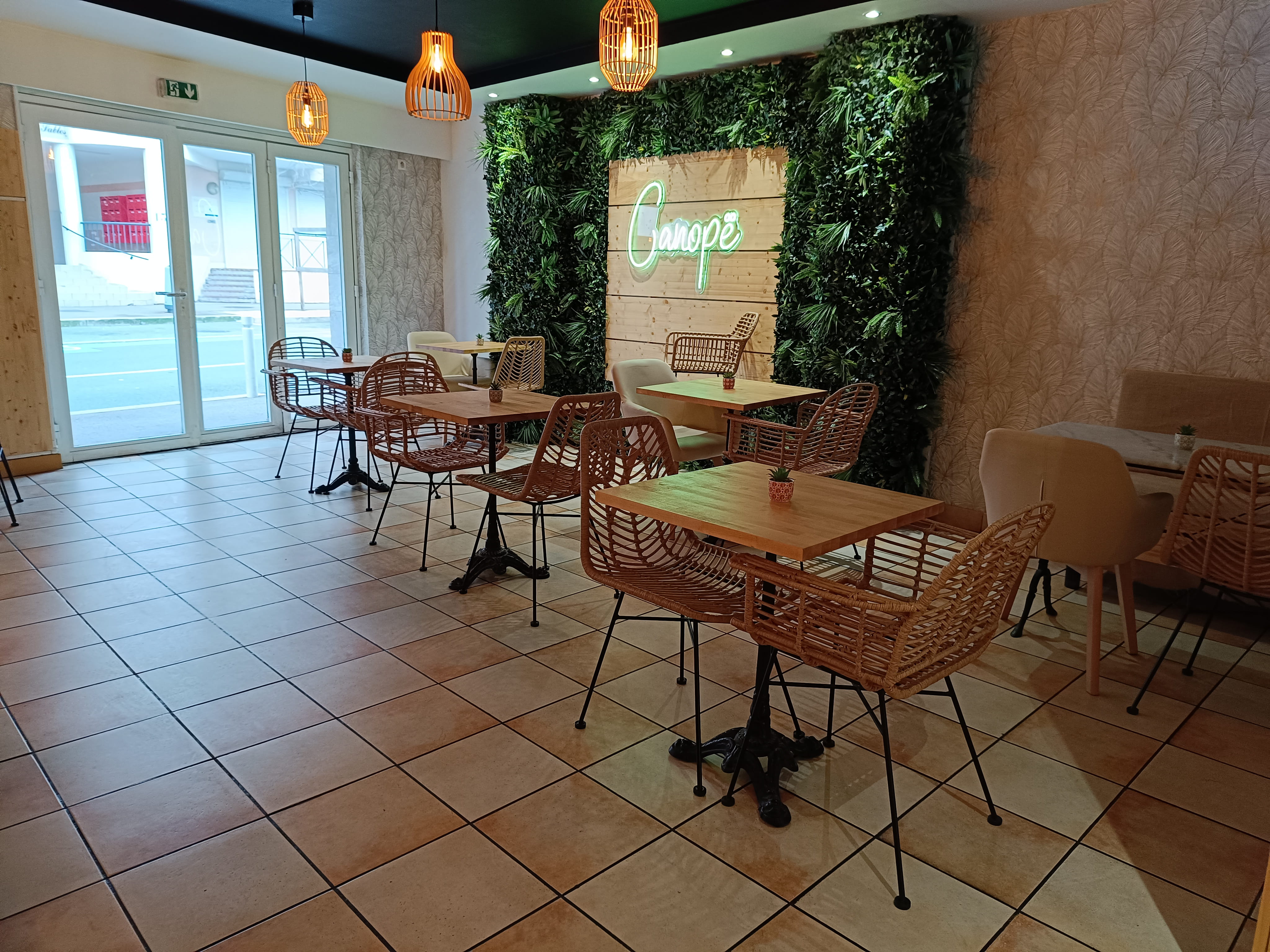 Intérieur du restaurant Canopë Café